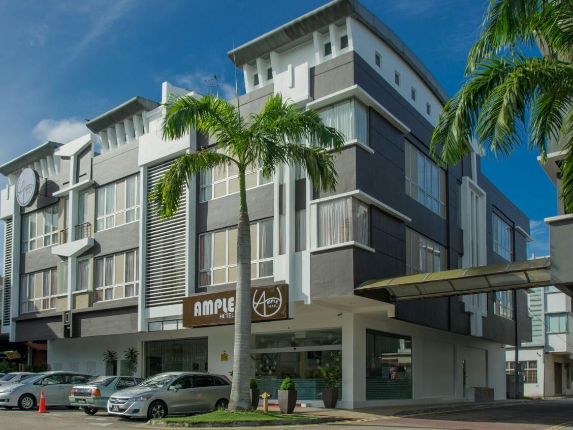 Ample Hotel Skudai Buitenkant foto